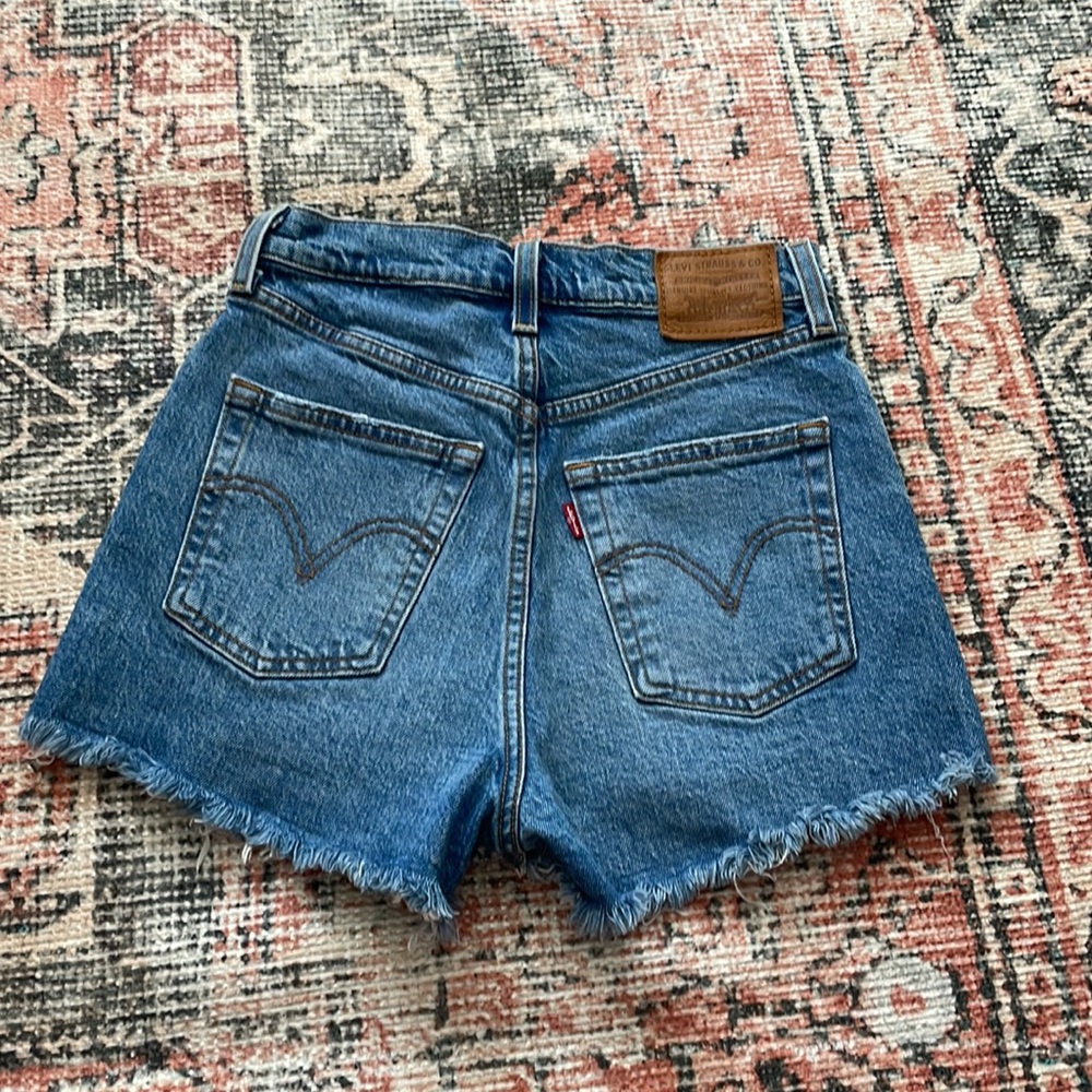 Ribcage Levi’s Shorts size 26 - Picture 3 of 4